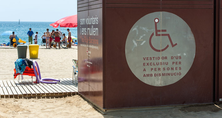 vestidor en playa real para personas discapacitadas