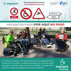en esta imagen aparecen usuarios del centro de día de Aspaym Murcia visibilizando zonas por las que no se puede pasar con silla de ruedas.