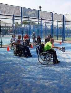 Jugando al padel