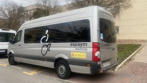 Furgoneta adaptada para el transporte de personas con movilidad reducida.