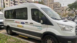 Furgoneta adaptada para el transporte de personas con movilidad reducida.